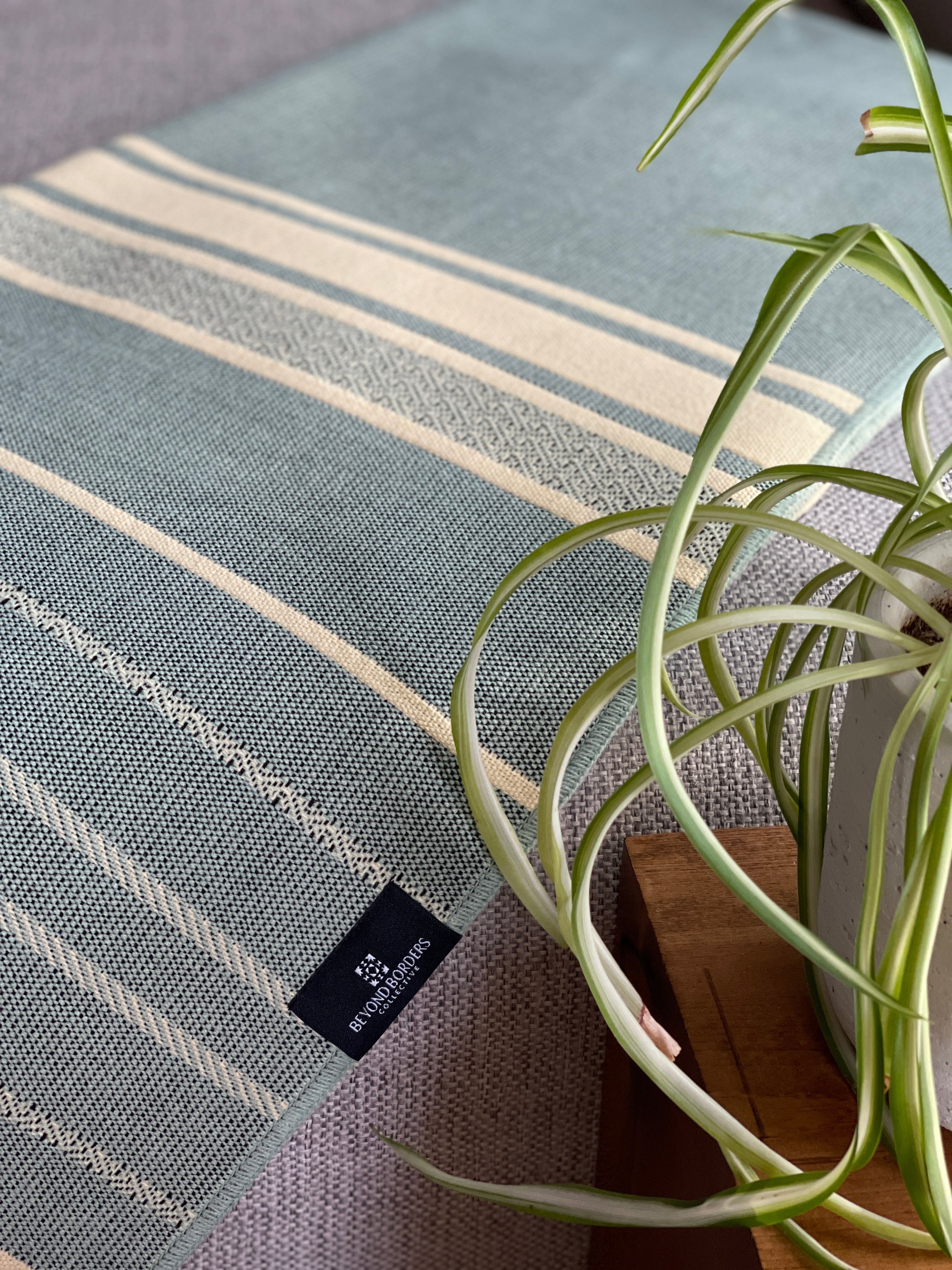 Equinoccio Throw Blanket - Mint / Natural